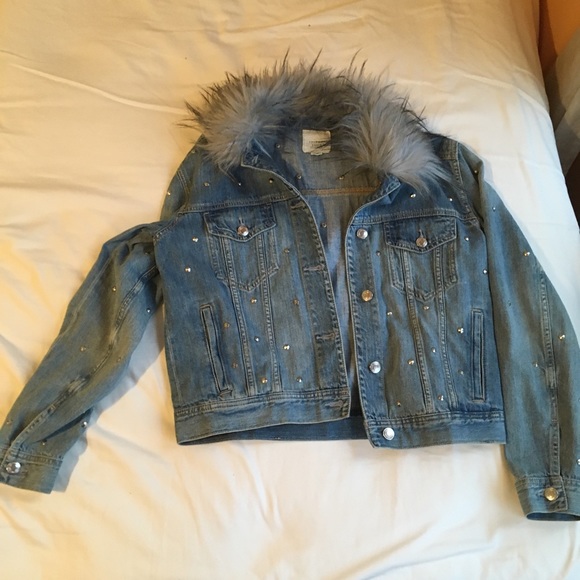 American Eagle Fur Collar Studded Jean Jacket AE - Picture 3 of 8